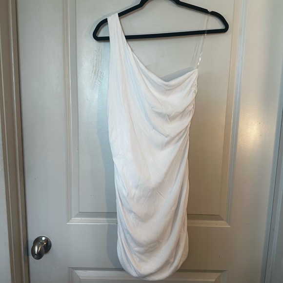 ILLA ILLA Dresses & Skirts - NEW Illa Illa White One Shoulder Ruched Ribbed Bubble Hem Dress, Large